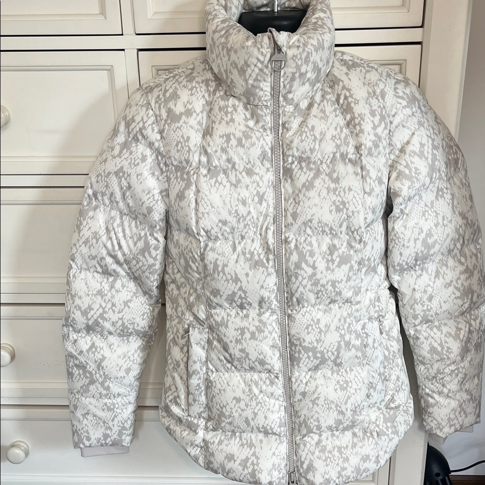 Athleta Women's Light Gray Patterned Puffer Jacket